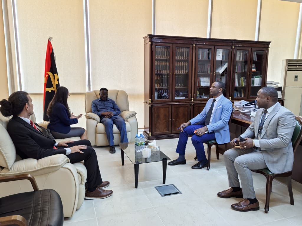 Embajadora en Angola visita Universidad “Dr. António Agostinho Neto” para impulsar cooperación académica